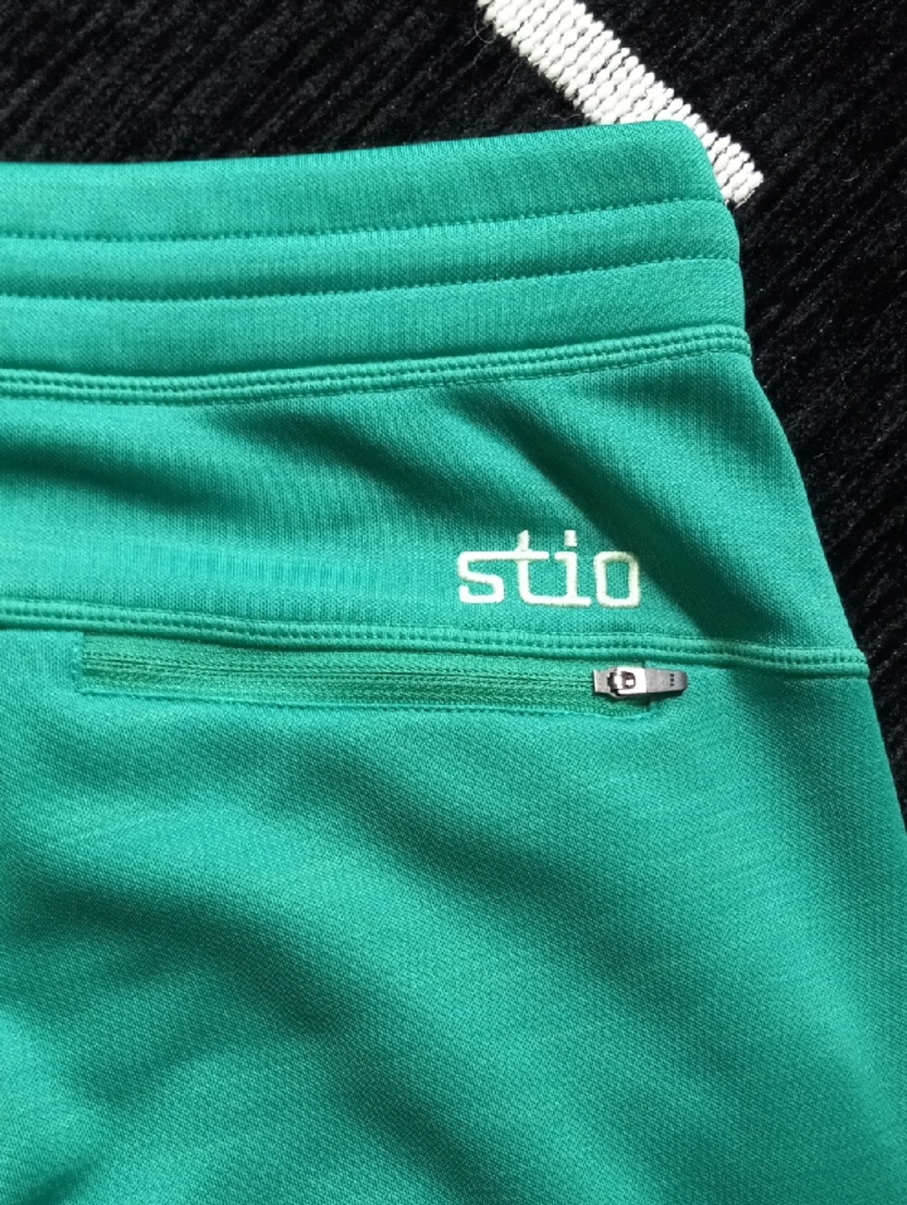 STIO Kelly Green Pants - Picture 3 of 4